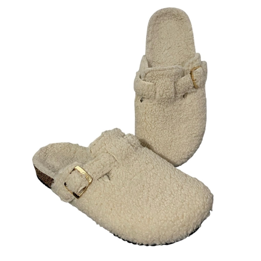 NWOT Sherpa Cream Color Slip On Clogs. Too wide for me.